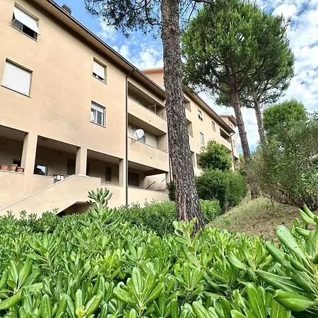 C007 - Camerano, Ampio Trilocale Comodo Ai Servizi Apartamento